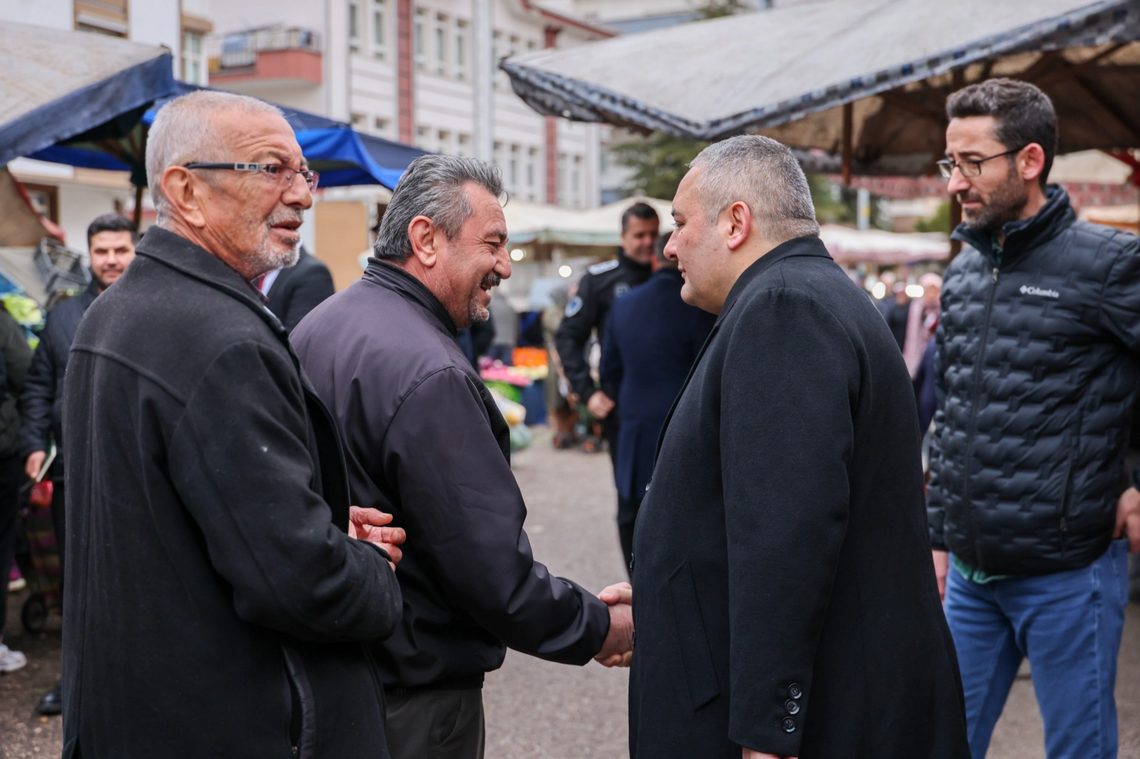 Başkan &Ouml;zarslan&rsquo;dan Ayvalı Semt Pazarı&rsquo;na ziyaret