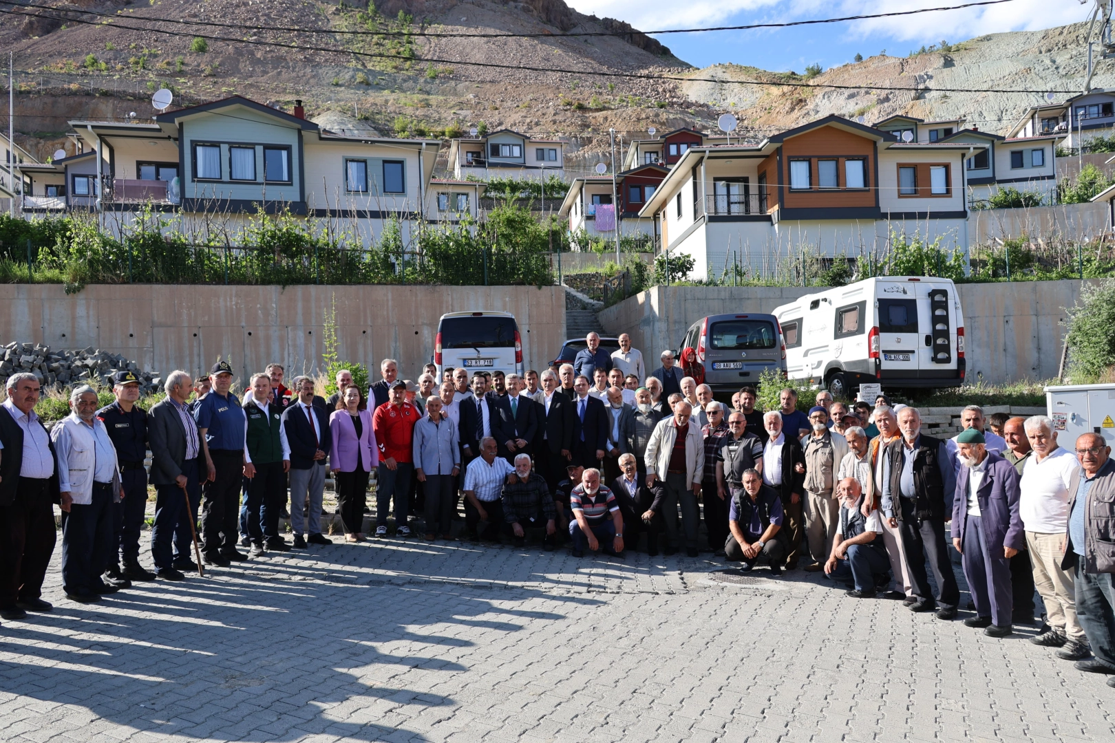 Artvin Valisi Erg&uuml;n, Yusufeli'yi ziyaret etti
