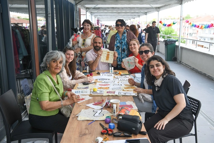 Esat Semt H&acirc;li'nde renkli kermes