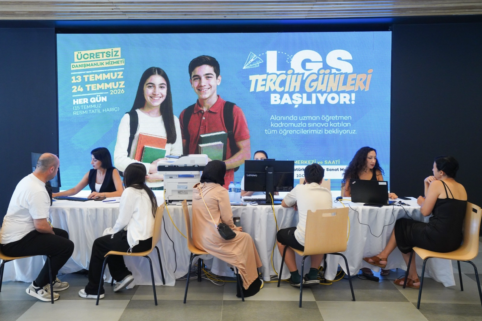 Beylikd&uuml;z&uuml; LGS tercih d&ouml;neminde &ouml;ğrencilerin yanında