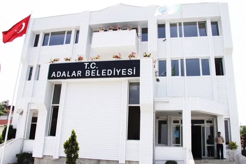 Adalar&rsquo;da Başkan Vekili Medine Pamuk istifa etti! Meclis 21 Eyl&uuml;l&rsquo;de yeni vekil se&ccedil;ecek