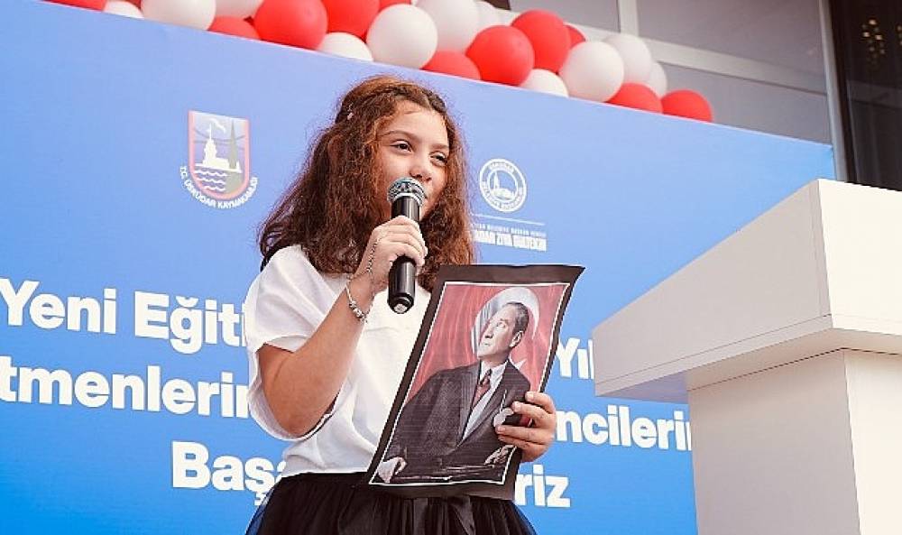 &Uuml;sk&uuml;dar'da Yeni Eğitim D&ouml;neminin İlk Ders Zili &Ccedil;aldı