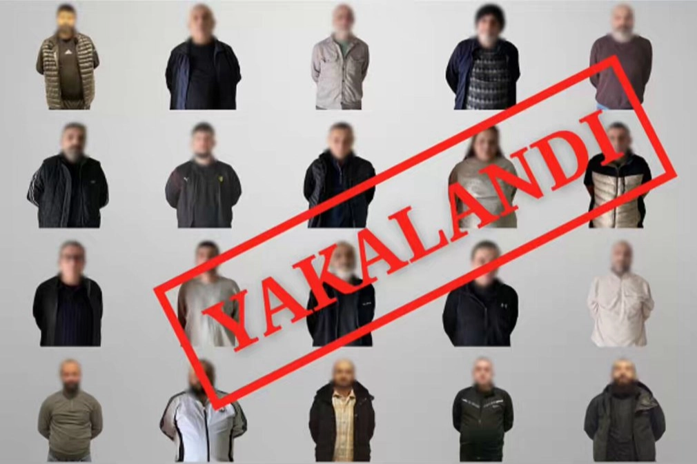 Kırmızı b&uuml;ltenli 24 su&ccedil;lu daha T&uuml;rkiye'ye getirildi... 2,5 yılda 584 firari yakalandı