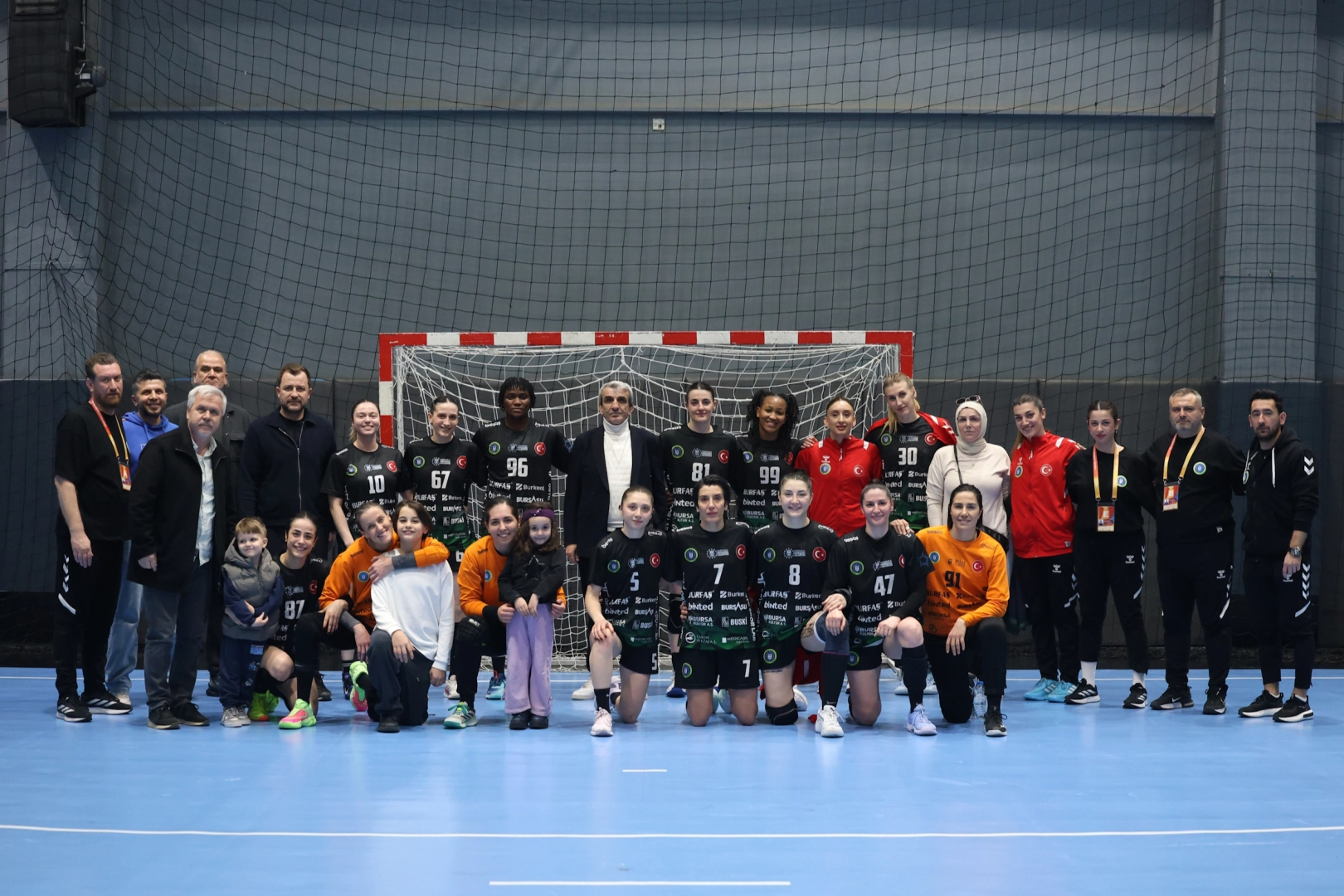 Bursa B&uuml;y&uuml;kşehir Belediyespor zirveyi sevdi