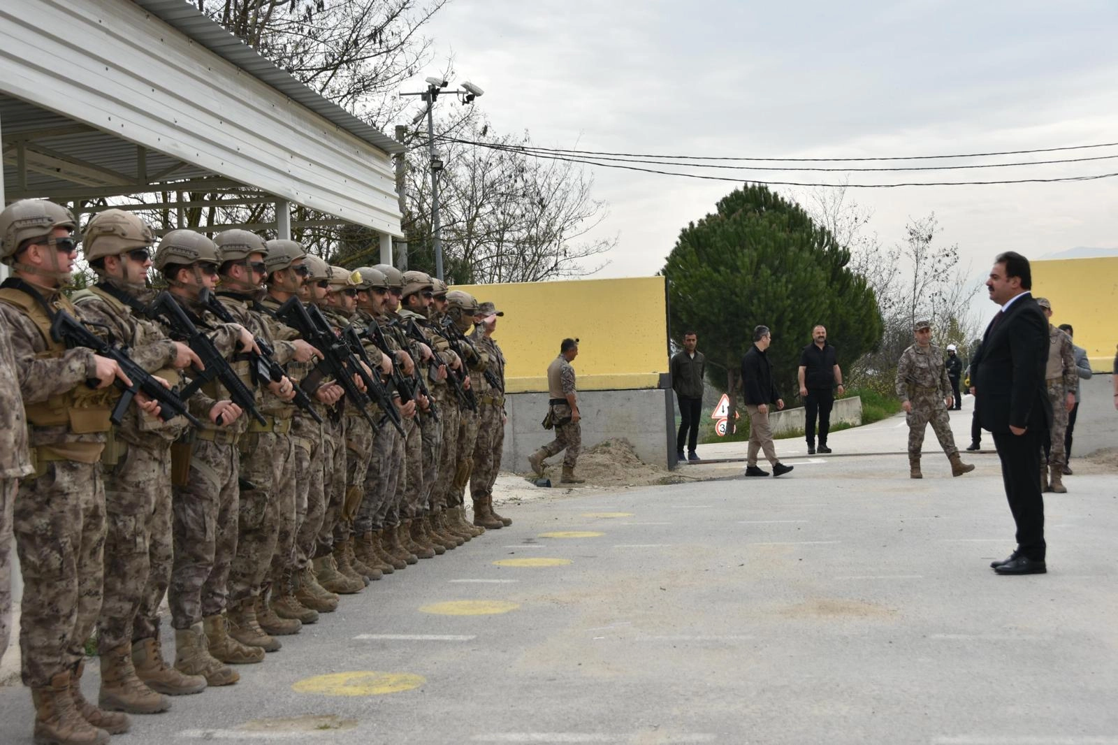 Bursa Emniyet M&uuml;d&uuml;r&uuml;&rsquo;nden atış poligonuna ziyaret