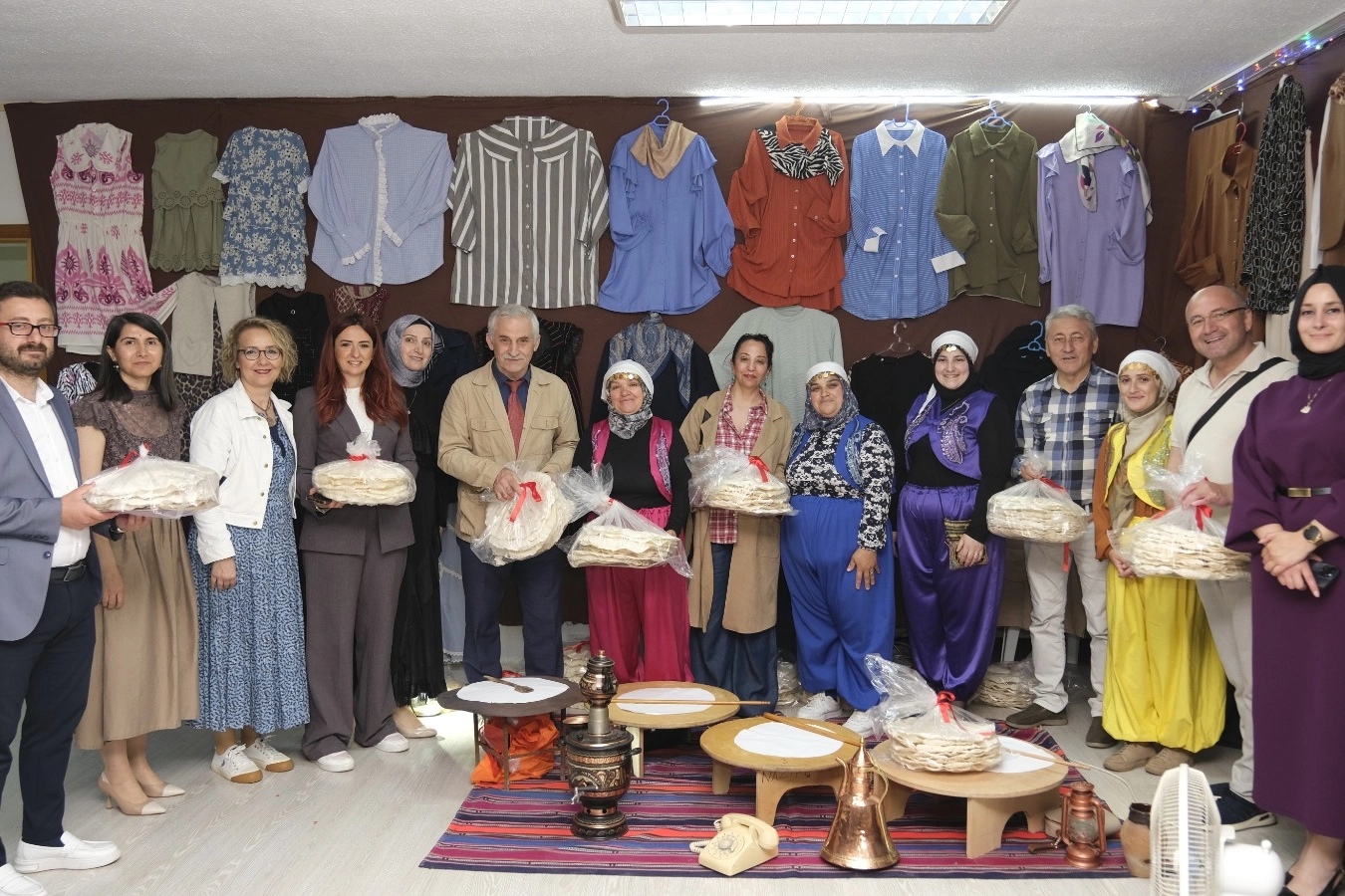 Alikahyalıların el emeği &uuml;r&uuml;nleri İZMEK'le g&ouml;r&uuml;c&uuml;ye &ccedil;ıktı