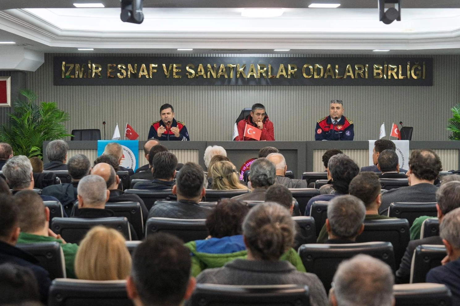 Yangın g&uuml;venliğinde yeni d&ouml;nem İzmir'de konuşuldu