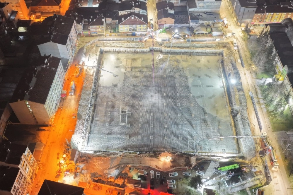 Eskişehir&rsquo;de 5 bin metrek&uuml;pl&uuml;k dev beton d&ouml;k&uuml;m&uuml;