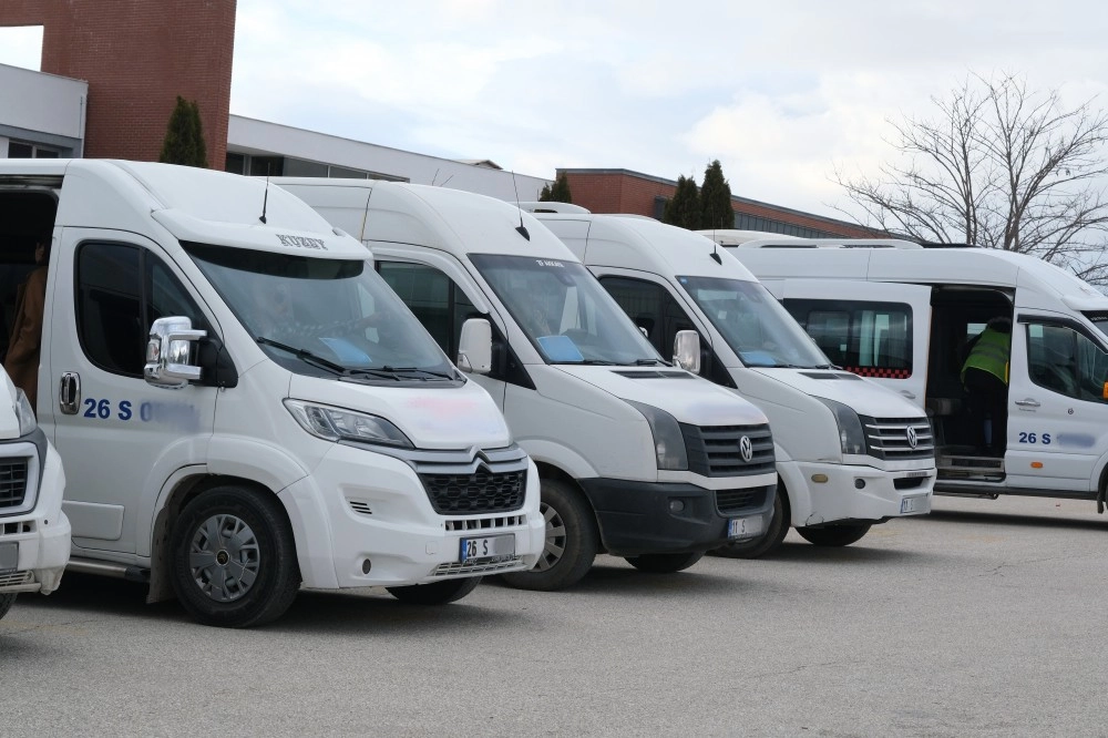 Eskişehir&rsquo;de &lsquo;S&rsquo; plakalı servis ara&ccedil;larına uyarı