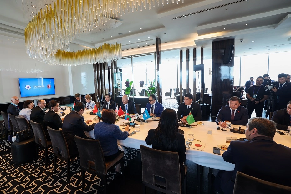 Numan Kurtulmuş, T&Uuml;RKPA &uuml;yesi mevkidaşlarıyla buluştu