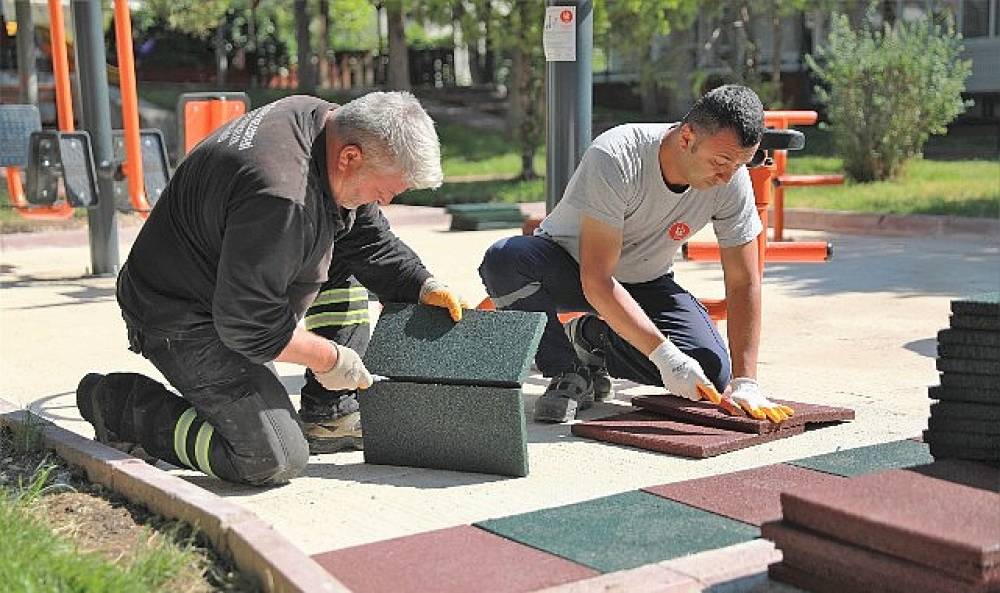 Ke&ccedil;i&ouml;ren'de Parklar Yenileniyor