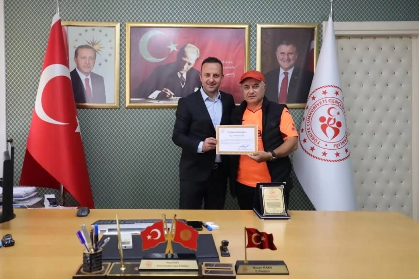 Başarılı antren&ouml;r K&uuml;l&uuml;nk&rsquo;e Artvin &uuml;z&uuml;l&uuml;yor, Sinop seviniyor
