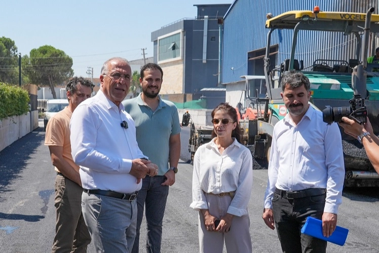 İzmir Gaziemir&rsquo;de asfaltlama atağı