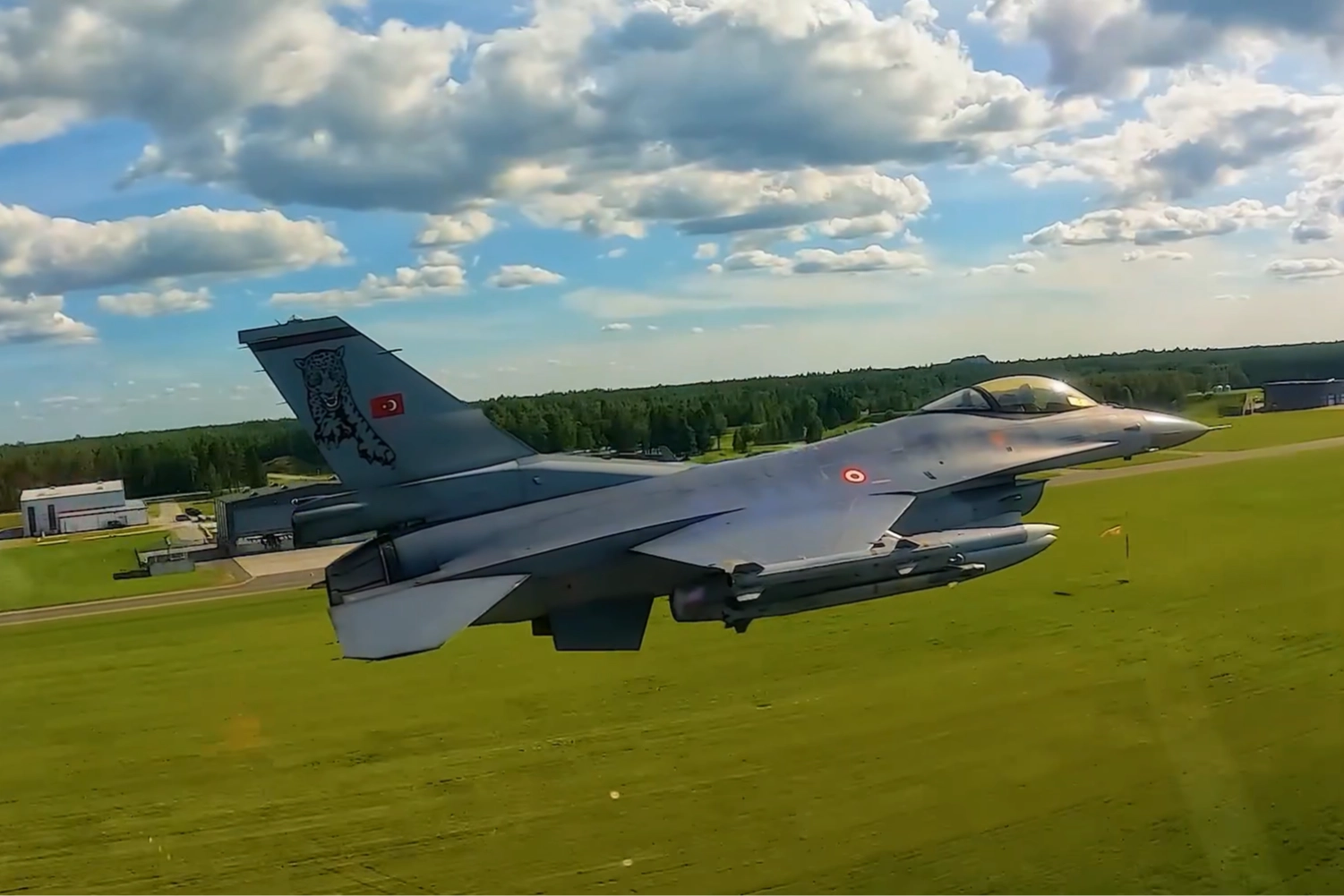 T&uuml;rk F-16&rsquo;ları Estonya semalarında