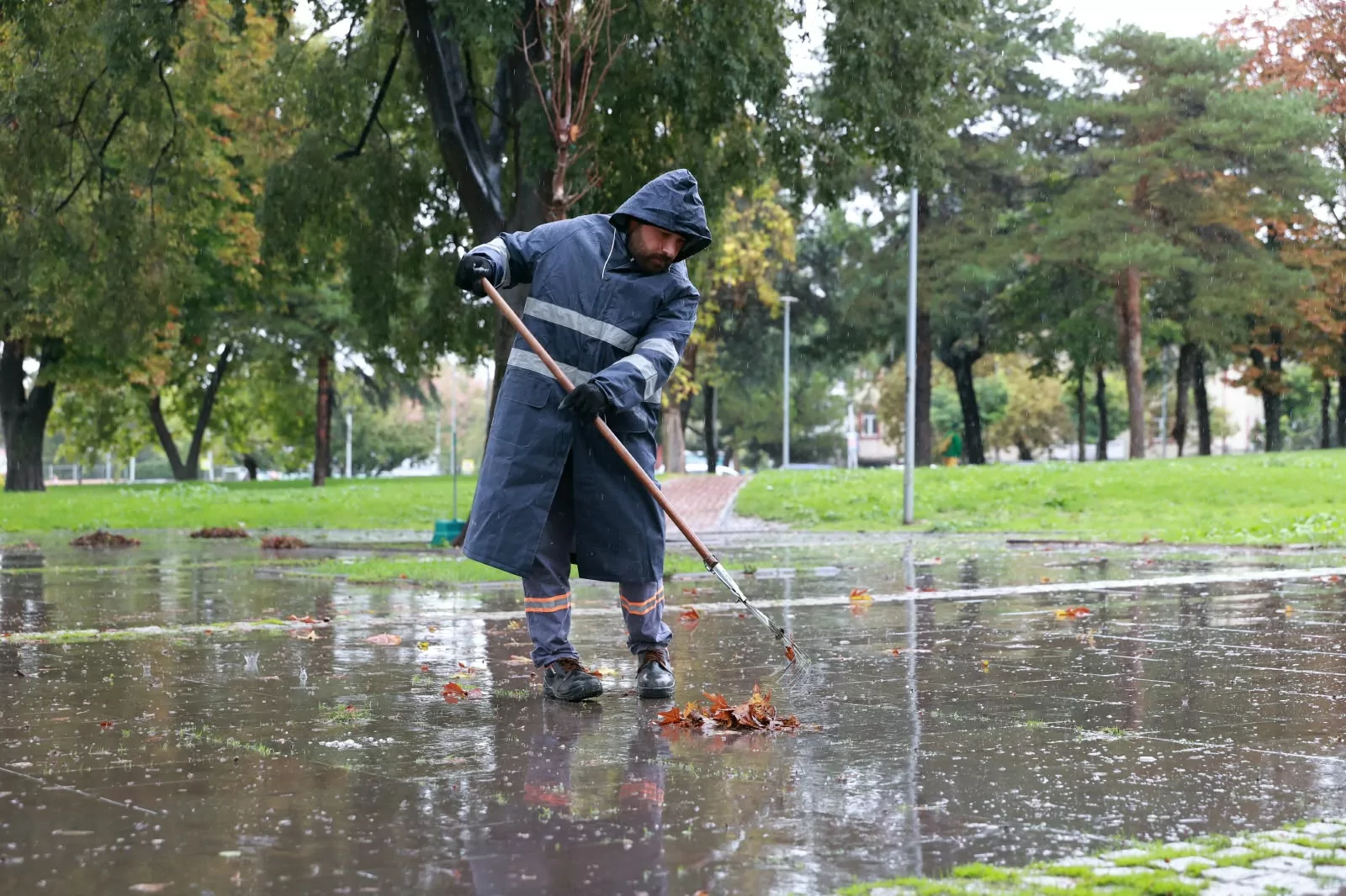 Bursa Osmangazi&rsquo;de park ve yeşil alanlarda yoğun mesai
