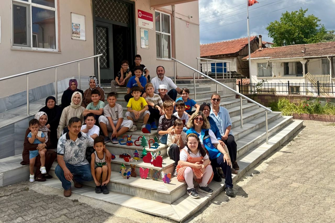Sakarya'da gezici umut at&ouml;lyesi mahalle mahalle umut taşıyor