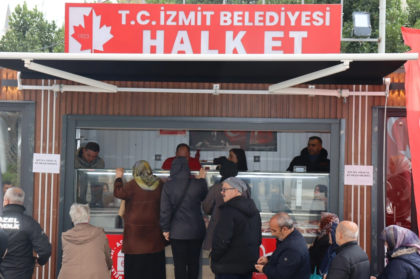 İzmit'te uygun fiyatlı et desteği Ramazan'da da s&uuml;recek