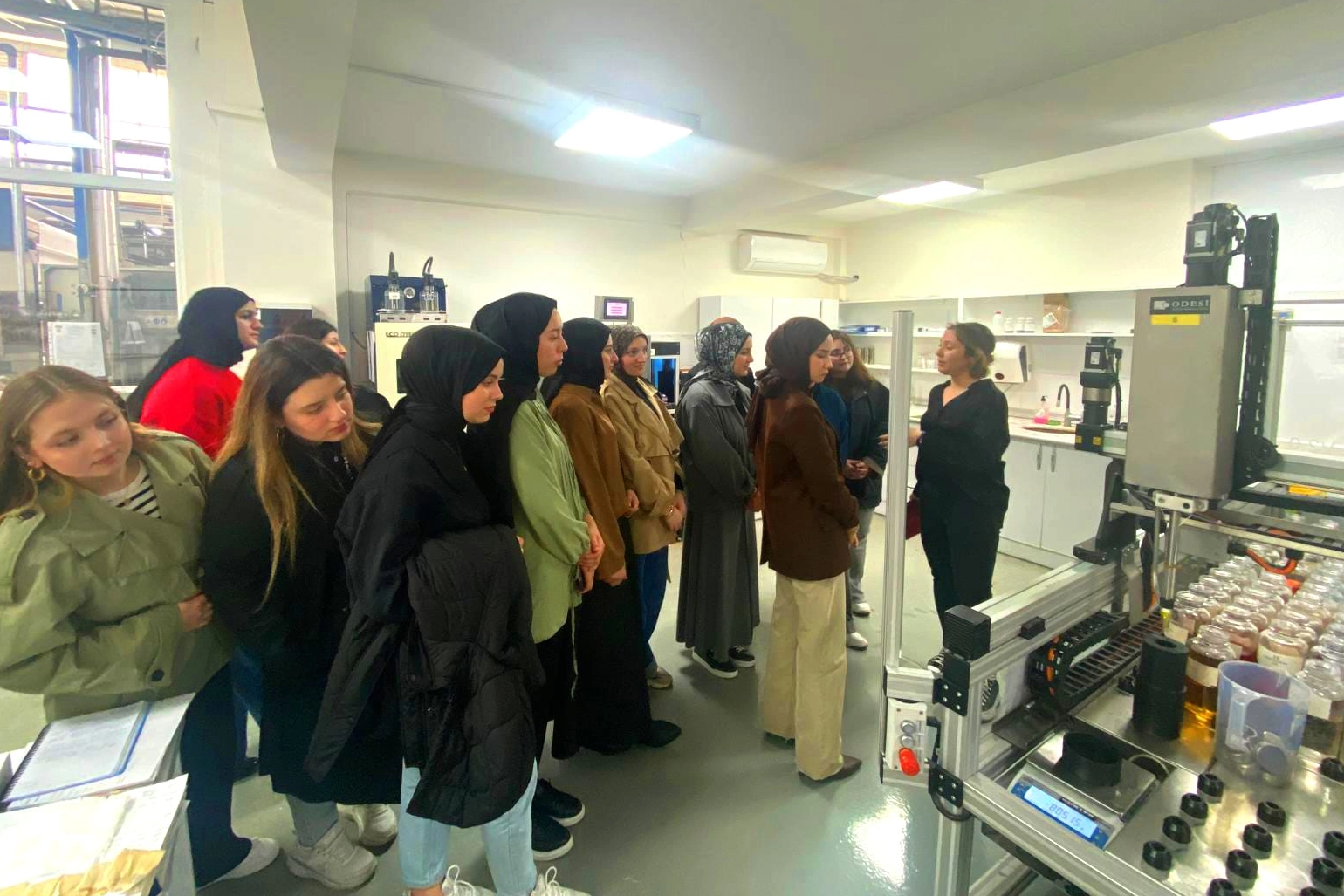 Bursa'da gen&ccedil; tekstilcilerden yerinde eğitim