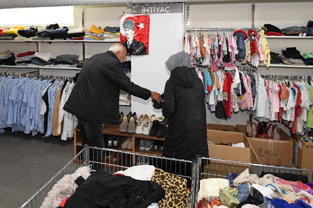 Bursa Osmangazi'de y&uuml;zler 'Sevgi'yle g&uuml;l&uuml;msedi