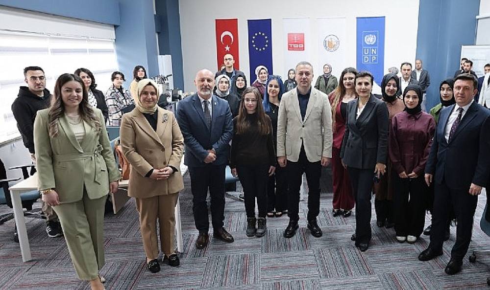 Gen&ccedil;ler İ&ccedil;in Dijital Gen&ccedil;lik Merkezi A&ccedil;ıldı&hellip;