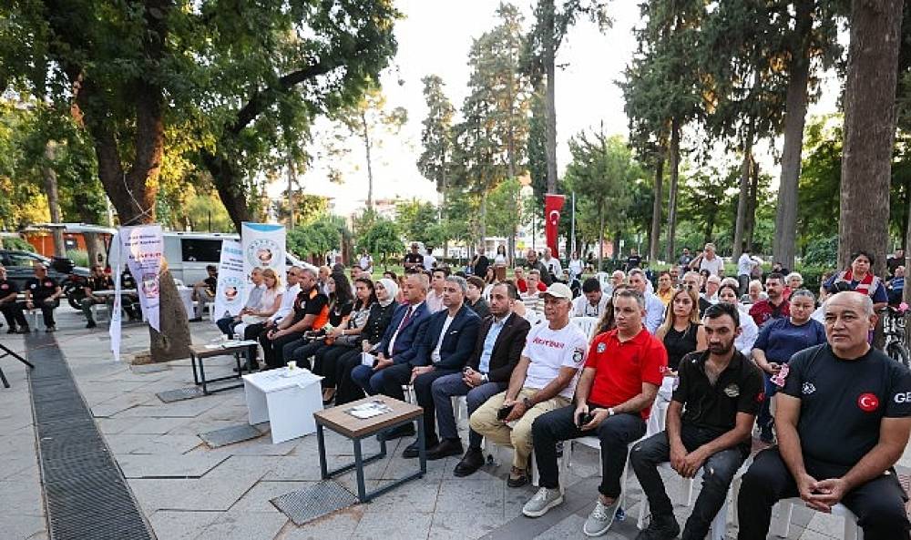 17 Ağustos'un yıl d&ouml;n&uuml;m&uuml;nde Buca'da deprem ger&ccedil;eği masaya yatırıldı