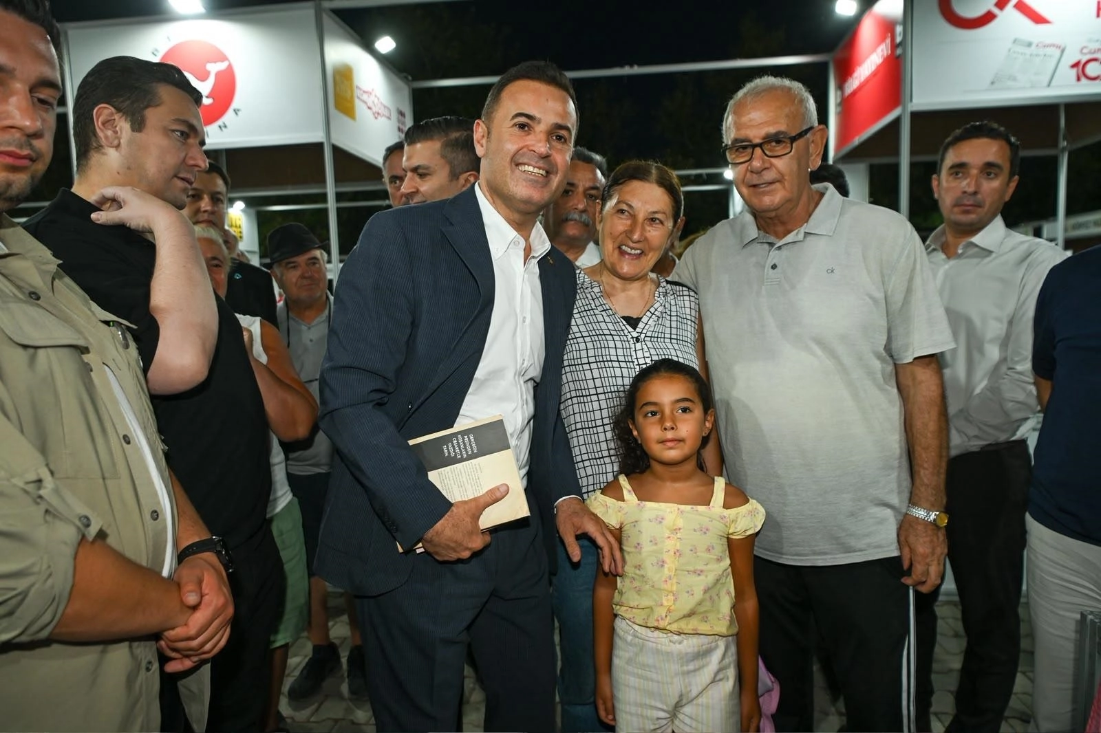 Balıkesir Edremit Kitap Fuarı&rsquo;nda k&uuml;lt&uuml;r ve sanat buluştu