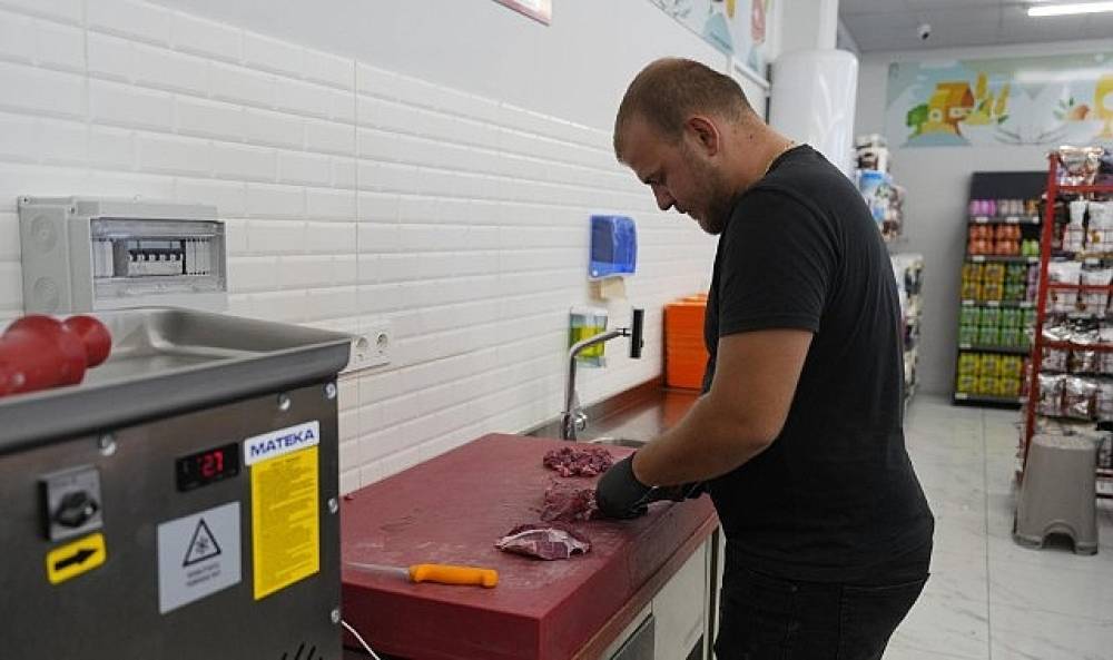 Burhaniye Belediyesi Halk Market ile vatandaşların b&uuml;t&ccedil;esine destek oluyor