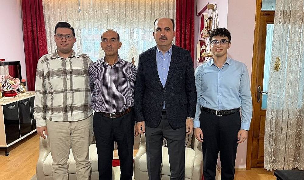 Başkan Altay, &ldquo;Vefa Umresi" ile Kutsal Topraklara Giden Vatandaşları Evlerinde Ziyaret Etti