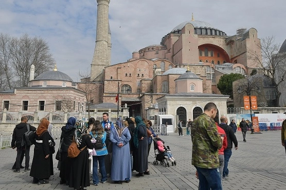 İstanbul Beylikd&uuml;z&uuml;&rsquo;nde ramazan sanat ve sağlıkla karşılanıyor