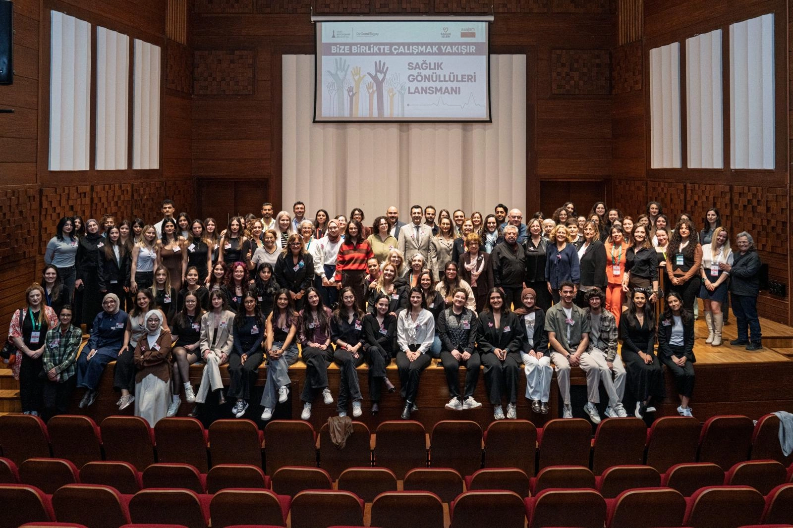 İzmir&rsquo;in g&ouml;n&uuml;ll&uuml; sağlık&ccedil;ıları sahaya iniyor
