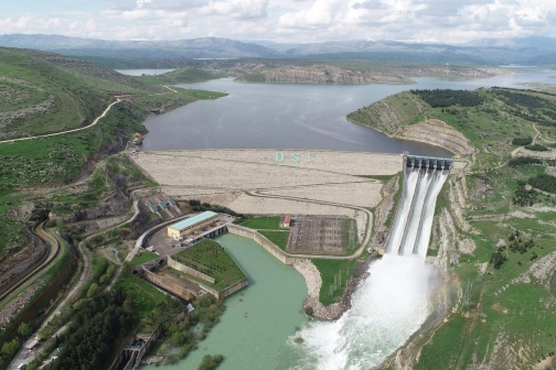 Batman Barajı'nda kontroll&uuml; su tahliyesi başladı