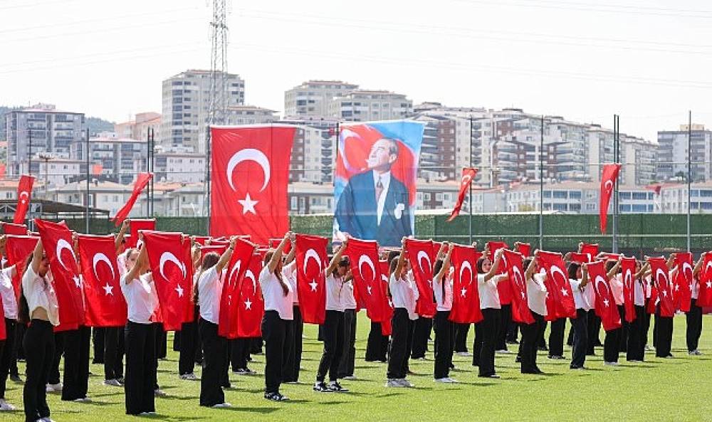 19 Mayıs Atat&uuml;rk'&uuml; Anma, Gen&ccedil;lik ve Spor Bayramı Aliağa'da Coşkuyla Kutlandı