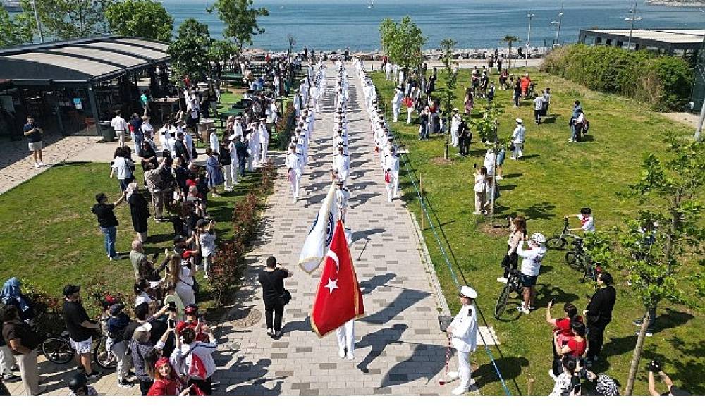 19 Mayıs Ruhu Kadık&ouml;y Sokaklarında