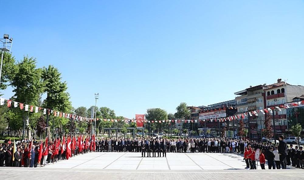 19 Mayıs İneg&ouml;l'de Coşkuyla Kutlandı