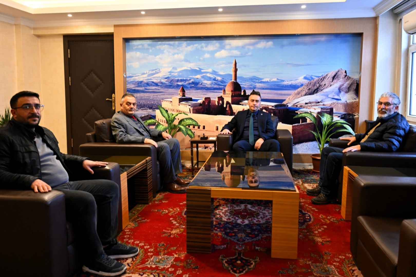 Ağrı'da gazetecilerden Emniyet M&uuml;d&uuml;r&uuml; &Ouml;nder&rsquo;e ziyaret