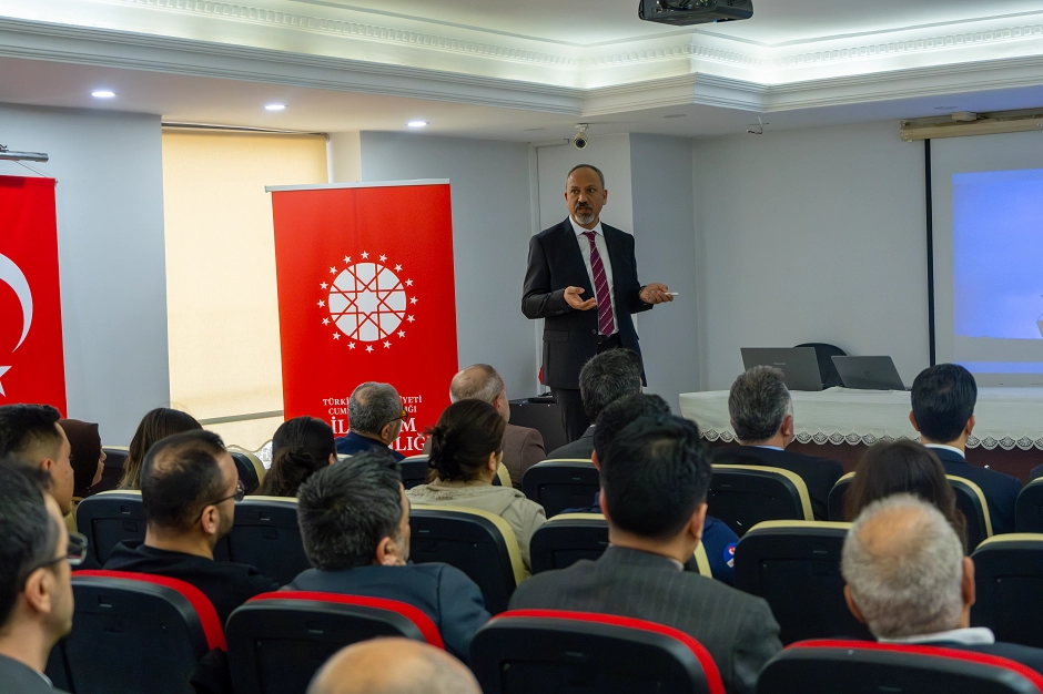 Osmaniye&rsquo;de yapay zek&acirc; &ccedil;ağında gazeteciliğin ge&ccedil;irdiği d&ouml;n&uuml;ş&uuml;m anlatıldı