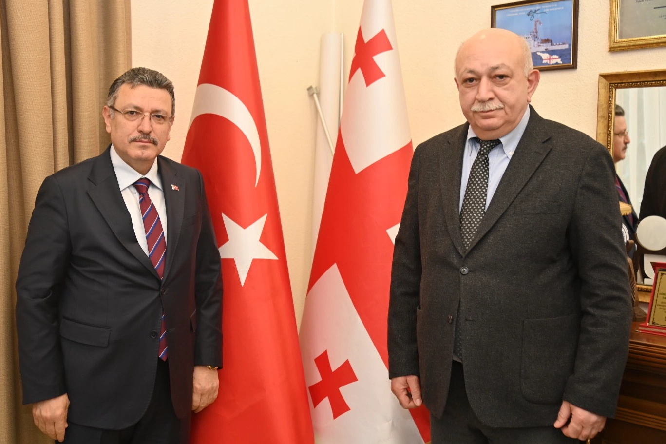 Başkan Gen&ccedil;&rsquo;ten G&uuml;rcistan Başkonsolosluğu'na taziye ziyareti