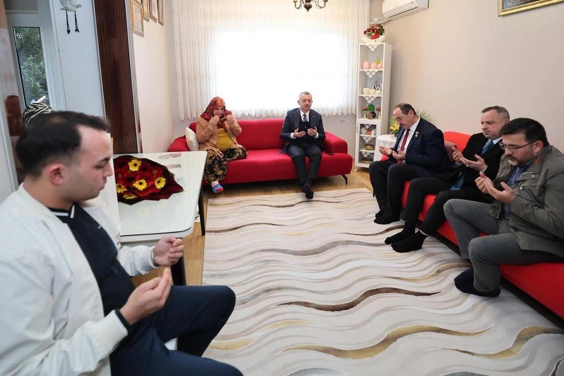 Başkan B&uuml;y&uuml;kakın&rsquo;dan şehit ailesine bayram ziyareti