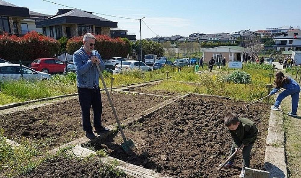 Hobi Bah&ccedil;eleri'nde Sezonun İlk Mahsulleri