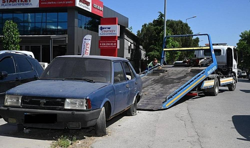 Manisa'da Sokaklar Atıl ve Hurda Ara&ccedil;lardan Temizleniyor