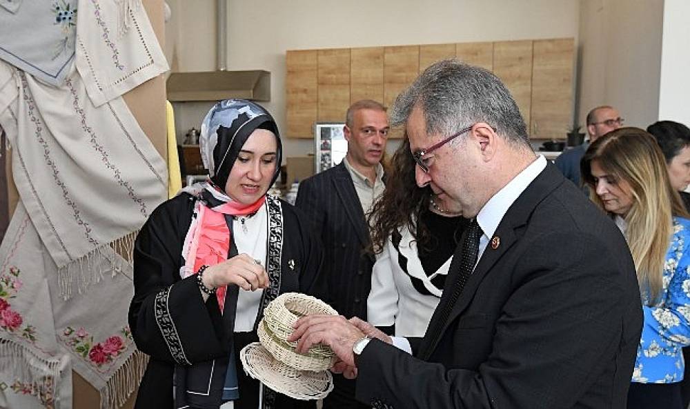 Demirtaş'ta OSMEK Kursiyerlerinin El Emeği Sergilendi