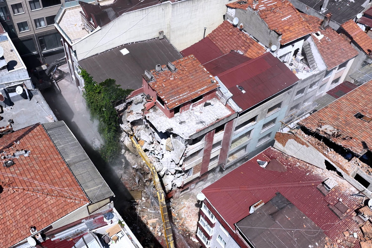 İstanbul Zeytinburnu sokakları 'yarısı bizden' ile d&ouml;n&uuml;ş&uuml;yor