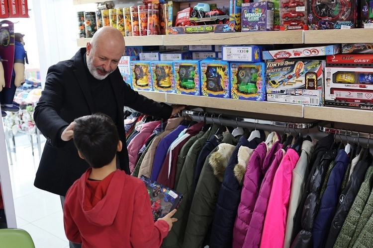 Kayseri Kocasinan'dan g&ouml;n&uuml;llere dokunan bayram desteği
