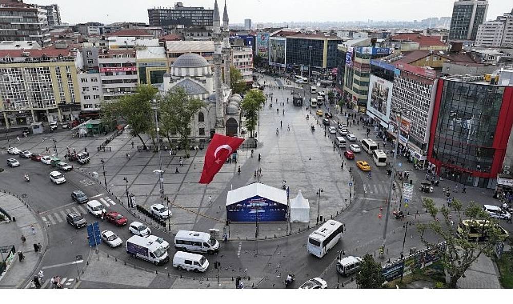 İBB YKS Tercih D&ouml;neminde Gen&ccedil;lerin Yanında