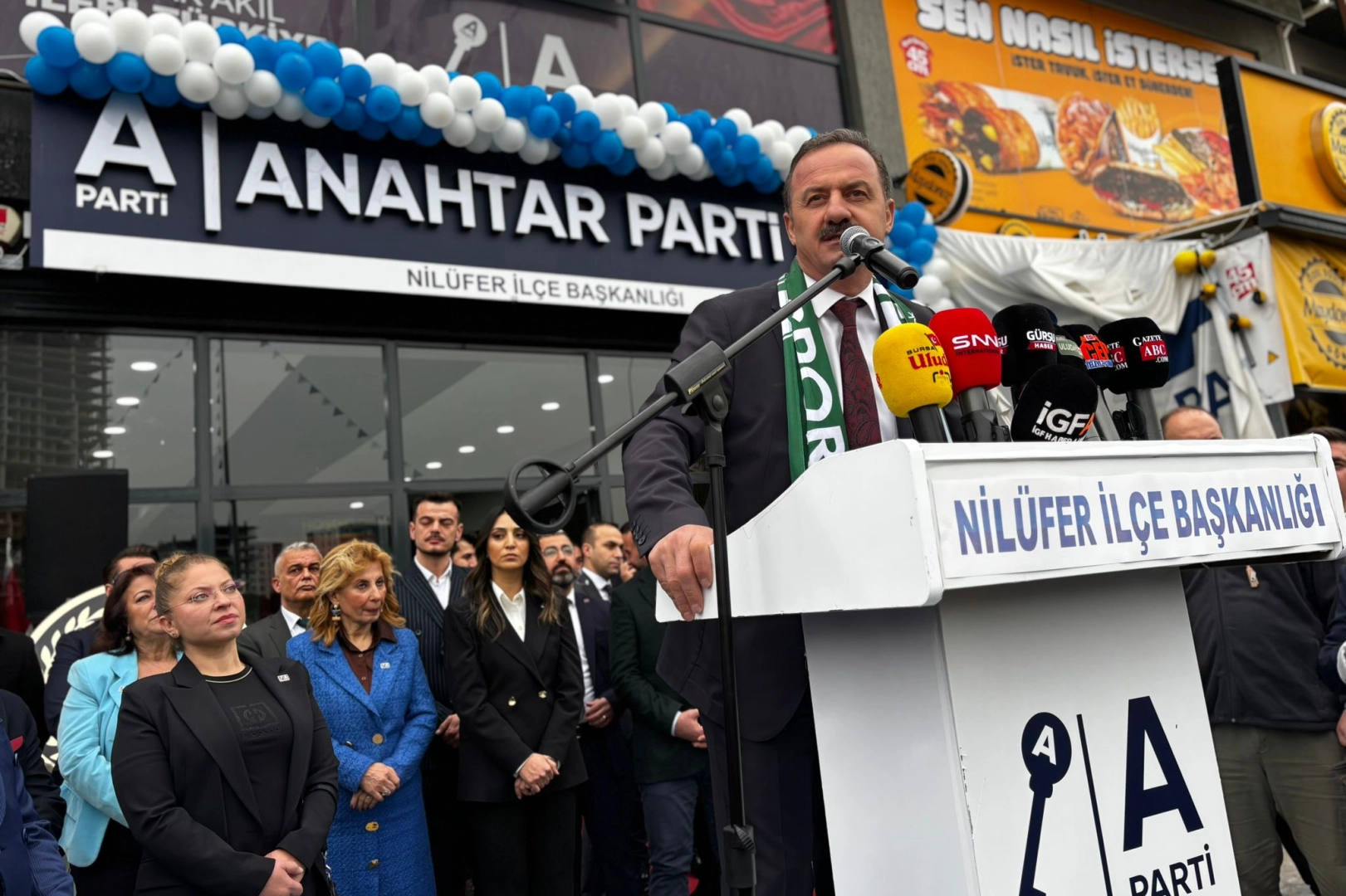 Anahtar Parti Nil&uuml;fer İl&ccedil;e Başkanlığı hizmete a&ccedil;ıldı