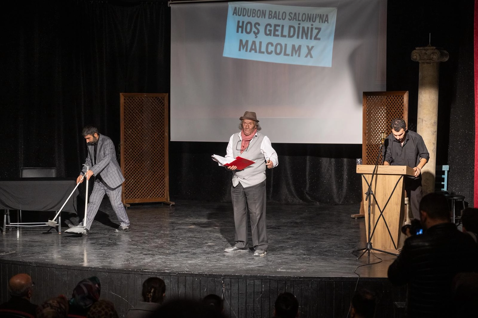 Malatya&rsquo;da &ldquo;Malcolm X&rdquo; oyunu izleyicilerden tam not aldı