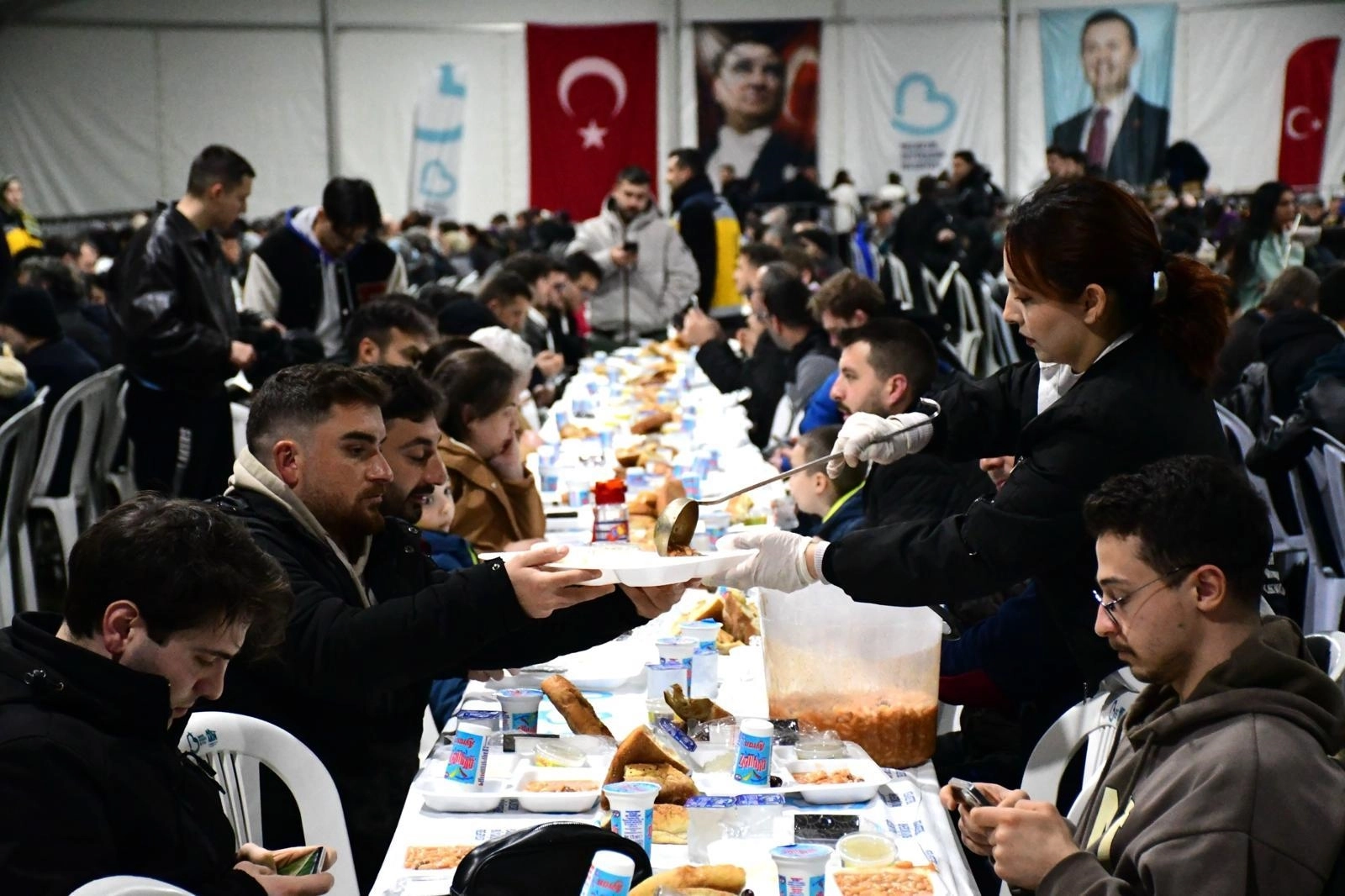 Balıkesir&rsquo;de iftar &ccedil;adırı vatandaşları buluşturuyor