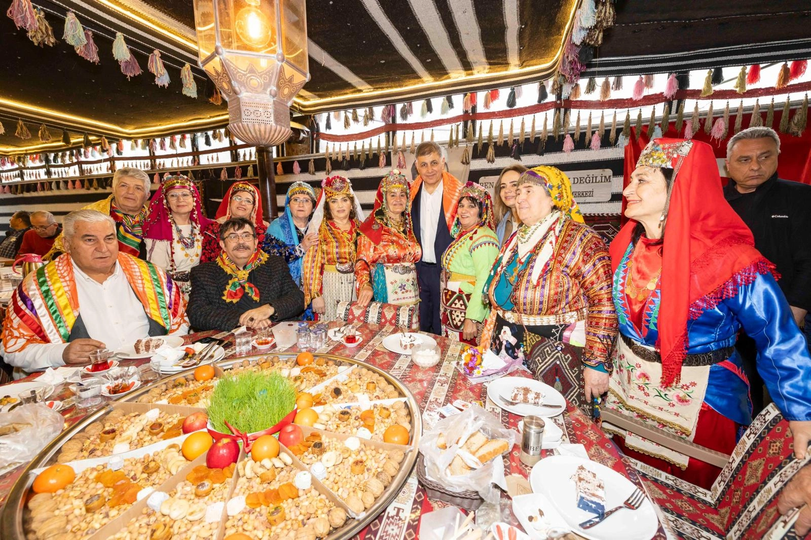 İzmir'de Y&ouml;r&uuml;k ve T&uuml;rkmenlerle &ccedil;ifte bayram coşkusu