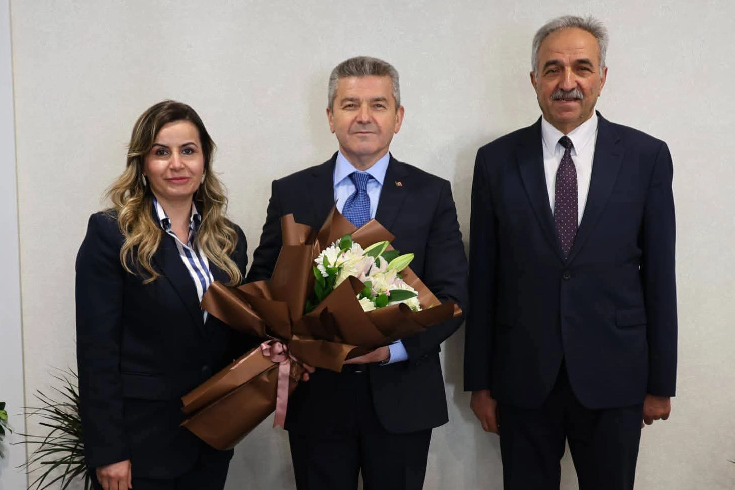 Artvin'de Vali Erg&uuml;n'den İl &Ouml;zel İdaresi'ne 'hayırlı olsun' ziyareti