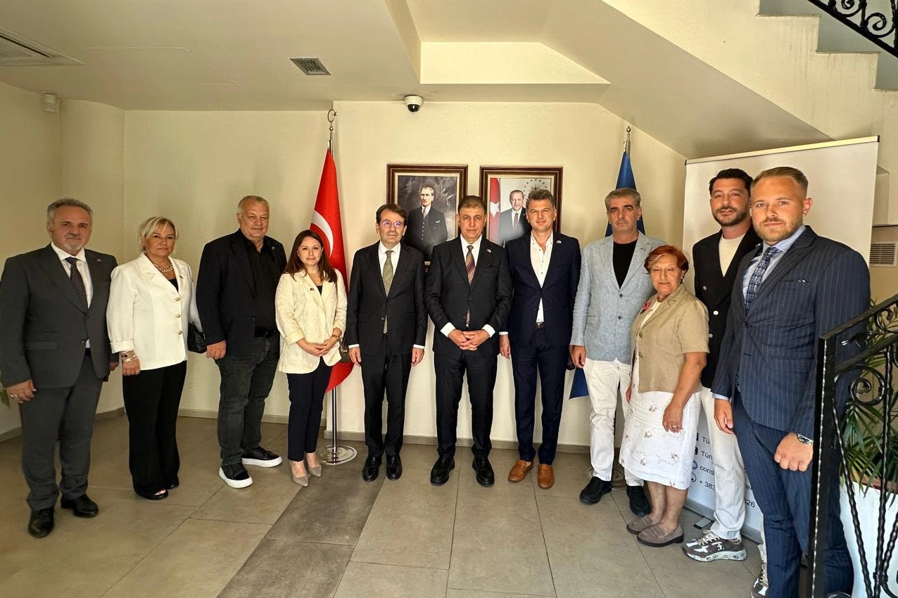 İzmir ile Kosova arasındaki iletişim g&uuml;&ccedil;leniyor